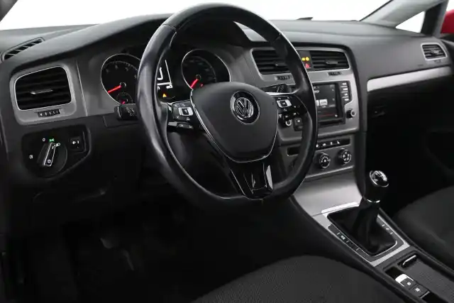 Punainen Farmari, Volkswagen Golf – KTS-873
