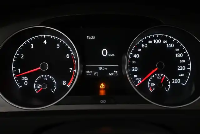 Punainen Farmari, Volkswagen Golf – KTS-873