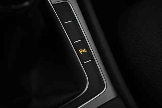 Punainen Farmari, Volkswagen Golf – KTS-873