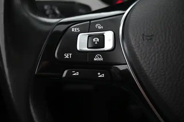 Punainen Farmari, Volkswagen Golf – KTS-873