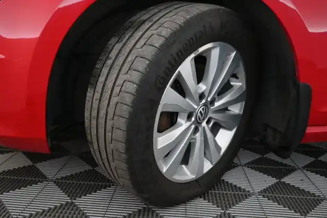 Punainen Farmari, Volkswagen Golf – KTS-873