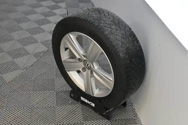Punainen Farmari, Volkswagen Golf – KTS-873