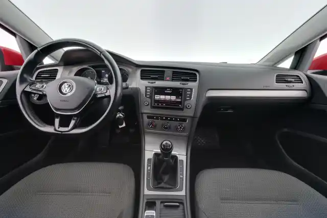 Punainen Farmari, Volkswagen Golf – KTS-873