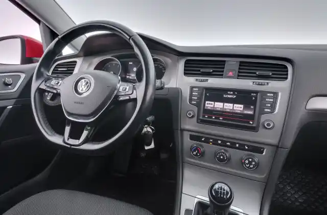 Punainen Farmari, Volkswagen Golf – KTS-873