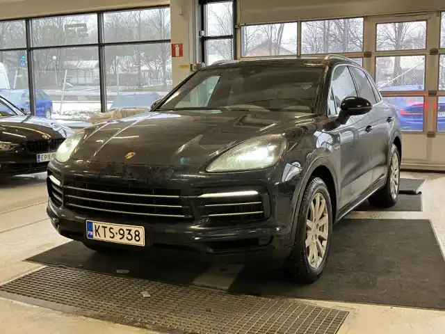 Sininen Maastoauto, Porsche Cayenne – KTS-938