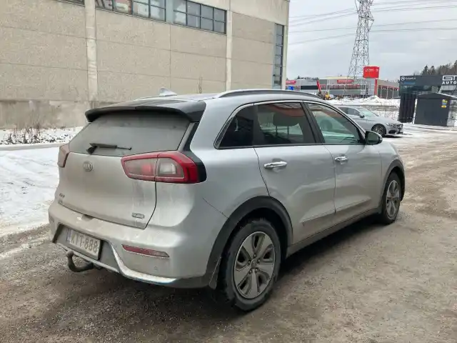 Harmaa Farmari, Kia Niro – KTT-888