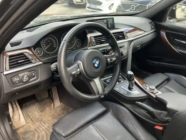 Harmaa Farmari, BMW 320 – KTU-532