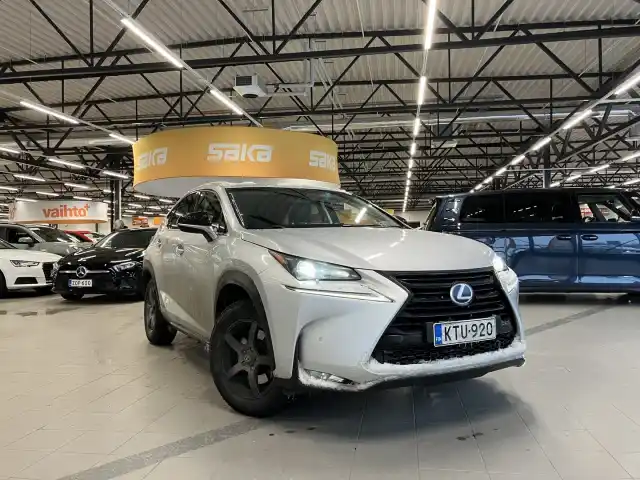 Harmaa Maastoauto, Lexus NX – KTU-920