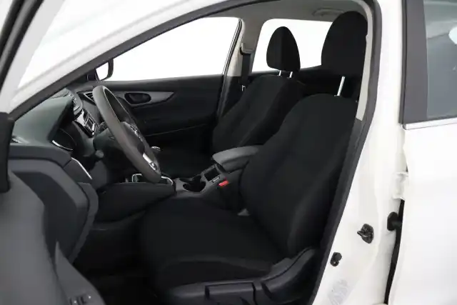 Valkoinen Maastoauto, Nissan Qashqai – KTV-126
