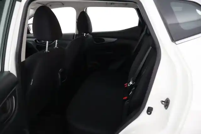 Valkoinen Maastoauto, Nissan Qashqai – KTV-126