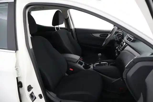 Valkoinen Maastoauto, Nissan Qashqai – KTV-126