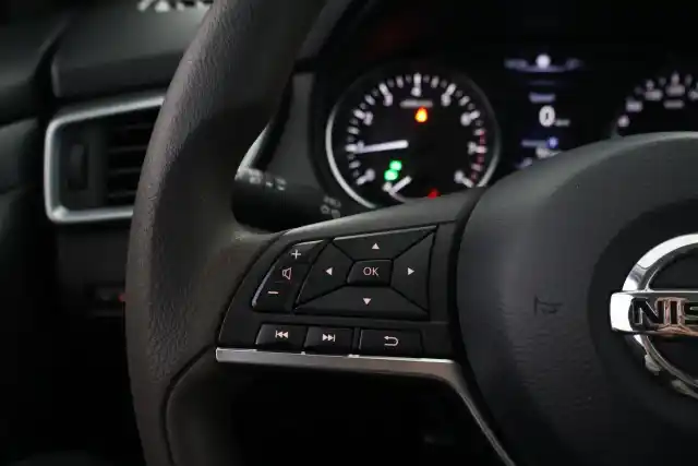 Valkoinen Maastoauto, Nissan Qashqai – KTV-126