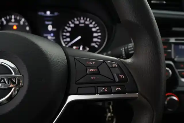 Valkoinen Maastoauto, Nissan Qashqai – KTV-126