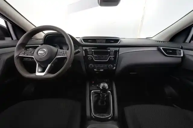Valkoinen Maastoauto, Nissan Qashqai – KTV-126