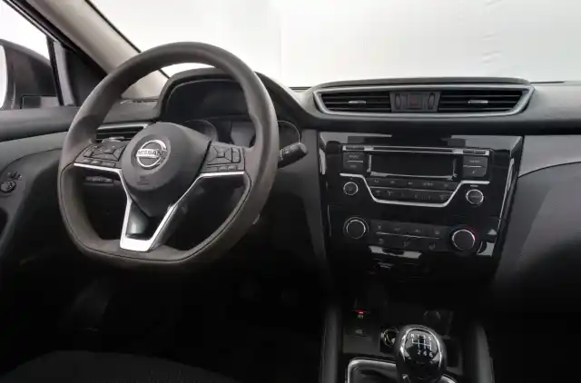 Valkoinen Maastoauto, Nissan Qashqai – KTV-126