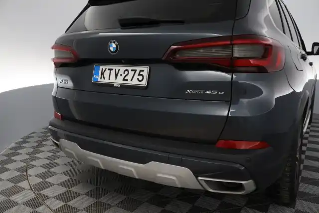 Harmaa Maastoauto, BMW X5 – KTV-275