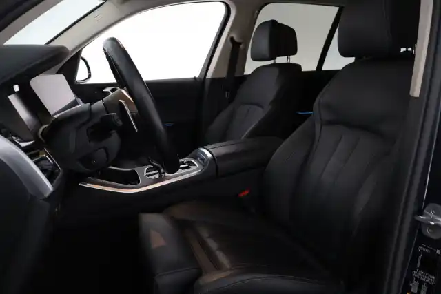 Harmaa Maastoauto, BMW X5 – KTV-275