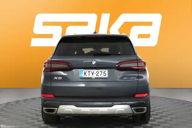 Harmaa Maastoauto, BMW X5 – KTV-275