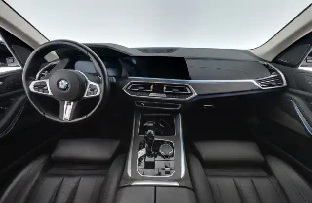 Harmaa Maastoauto, BMW X5 – KTV-275