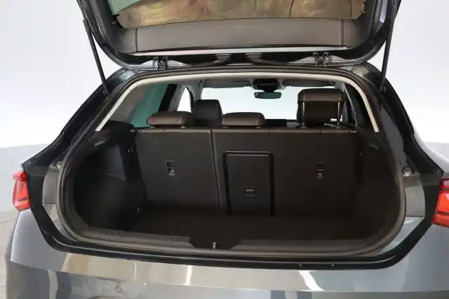 Harmaa Viistoperä, Seat Leon – KTV-301