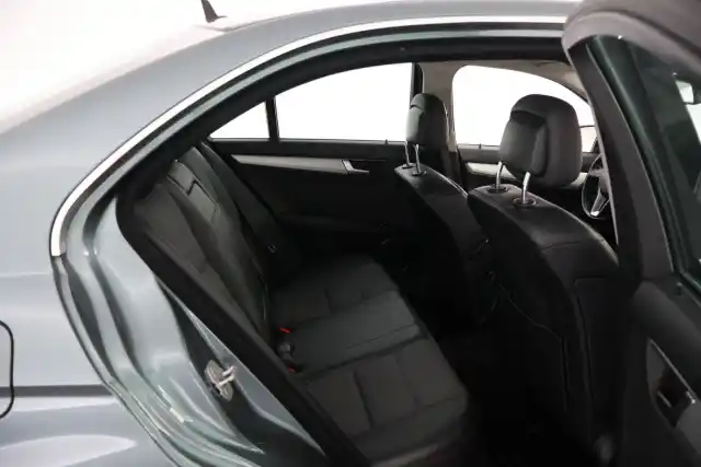 Harmaa Sedan, Mercedes-Benz C – KTV-742