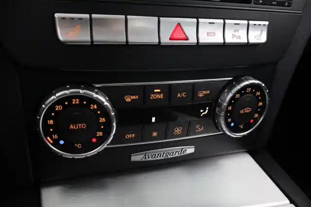 Harmaa Sedan, Mercedes-Benz C – KTV-742
