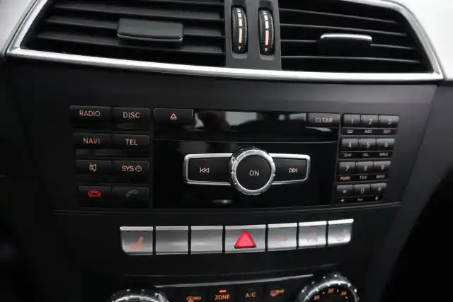 Harmaa Sedan, Mercedes-Benz C – KTV-742