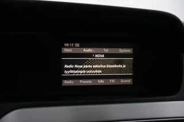 Harmaa Sedan, Mercedes-Benz C – KTV-742