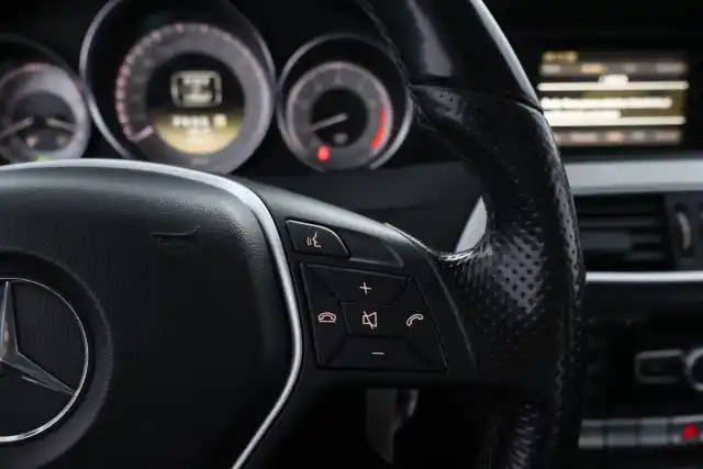 Harmaa Sedan, Mercedes-Benz C – KTV-742