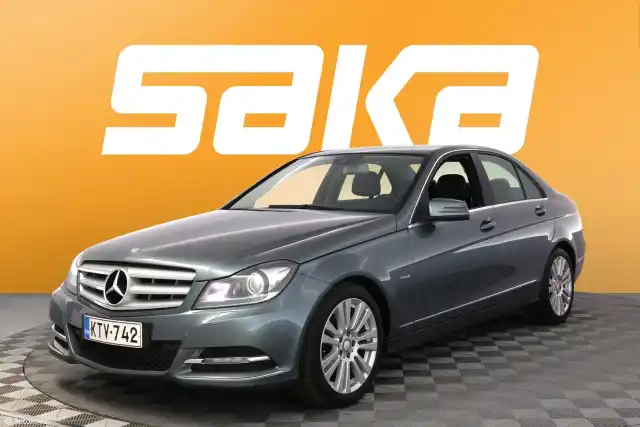 Harmaa Sedan, Mercedes-Benz C – KTV-742