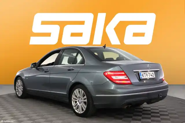 Harmaa Sedan, Mercedes-Benz C – KTV-742