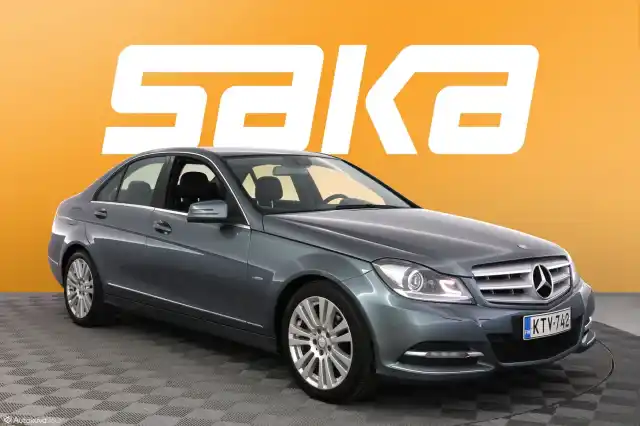 Harmaa Sedan, Mercedes-Benz C – KTV-742