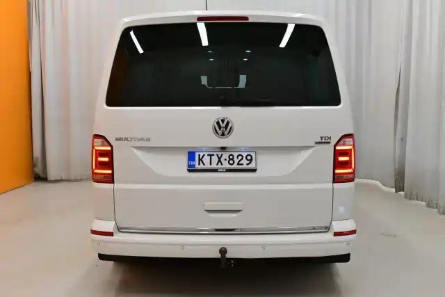 Valkoinen Tila-auto, Volkswagen Multivan – KTX-829
