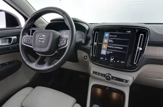 Musta Maastoauto, Volvo XC40 – KTZ-232