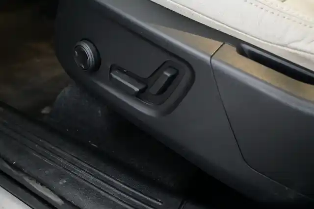 Musta Maastoauto, Volvo XC40 – KTZ-232