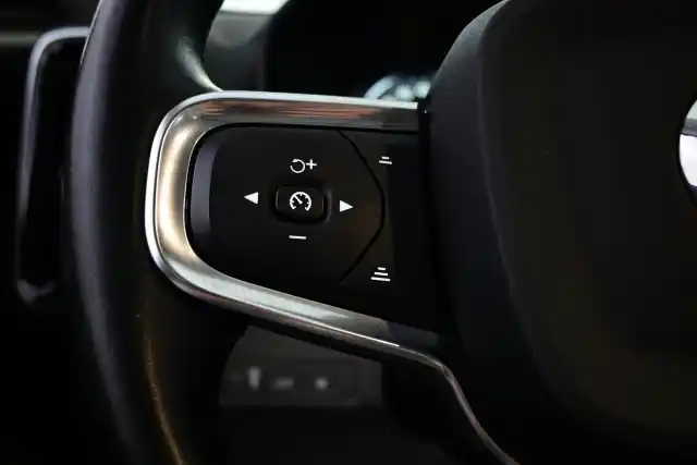 Musta Maastoauto, Volvo XC40 – KTZ-232