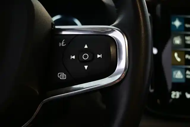 Musta Maastoauto, Volvo XC40 – KTZ-232