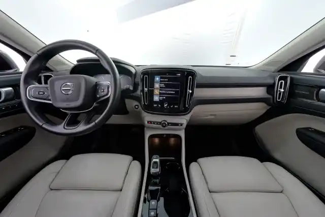Musta Maastoauto, Volvo XC40 – KTZ-232