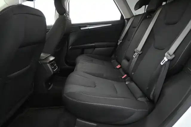 Valkoinen Farmari, Ford Mondeo – KTZ-880