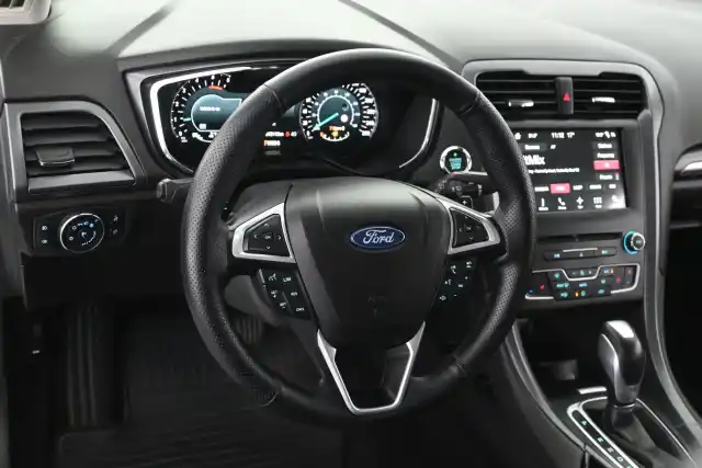 Valkoinen Farmari, Ford Mondeo – KTZ-880