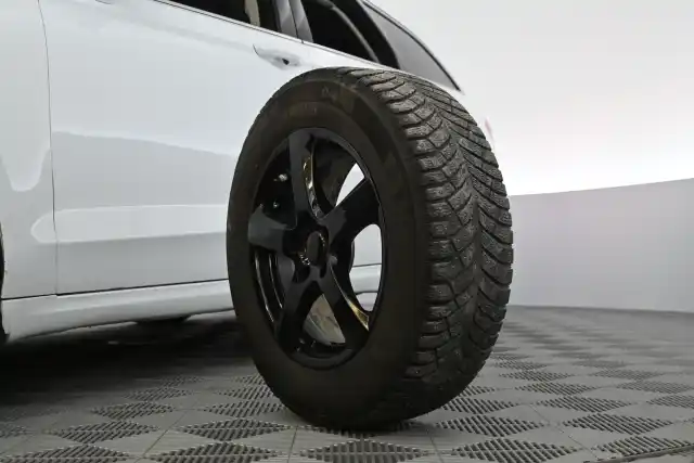 Valkoinen Farmari, Ford Mondeo – KTZ-880
