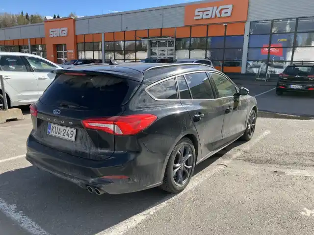 Musta Farmari, Ford Focus – KUA-249