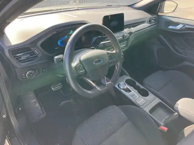 Musta Farmari, Ford Focus – KUA-249