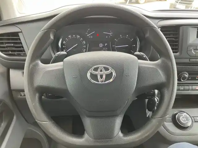 Valkoinen Pakettiauto, Toyota Proace – KUA-457