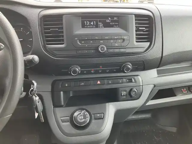 Valkoinen Pakettiauto, Toyota Proace – KUA-457