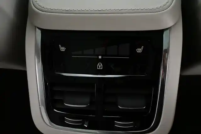 Harmaa Maastoauto, Volvo XC90 – KUB-679