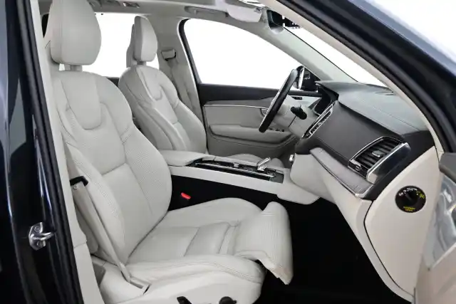 Harmaa Maastoauto, Volvo XC90 – KUB-679