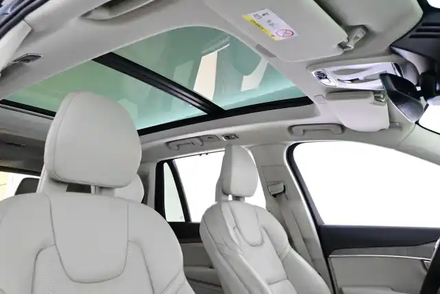 Harmaa Maastoauto, Volvo XC90 – KUB-679