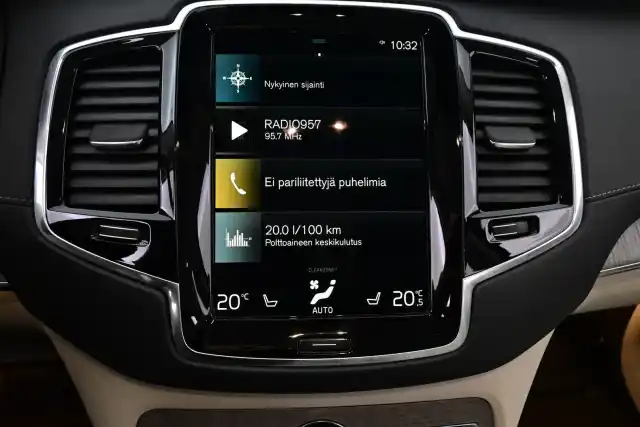 Harmaa Maastoauto, Volvo XC90 – KUB-679