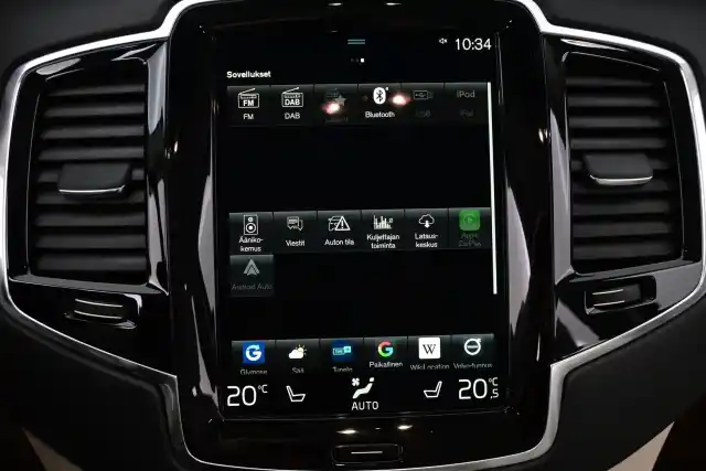 Harmaa Maastoauto, Volvo XC90 – KUB-679
